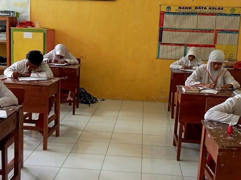 SISWA SISWI KELAS 6 MELAKSANAKAN UJIAN SAS